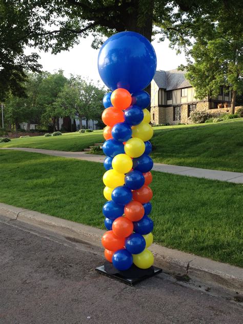 Whether it’s a birthday party, wedding or corporate event, our balloon artist can customise large Balloon Sculptures Display, Balloon Backdrop, Balloon Arch, Balloon Column and even Balloon Photo Frame! The possibilities are endless. Just like true artists, we don’t just decorate a room, but we aim to tell a story in our balloon decoration.